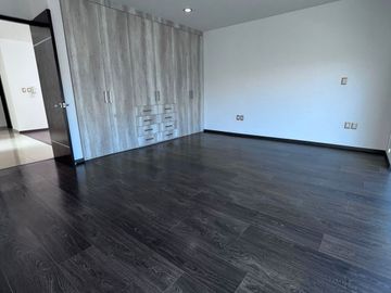VENTA CASA AMPLIA EN COLINAS DE JURIQUILLA CON 4 RECÁMARAS Y OFICINA