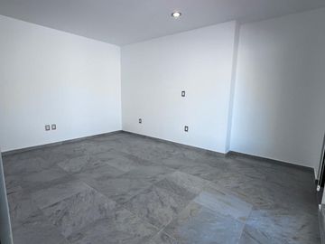 VENTA CASA AMPLIA EN COLINAS DE JURIQUILLA CON 4 RECÁMARAS Y OFICINA