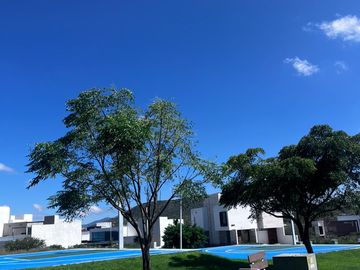 VENTA CASA AMPLIA EN COLINAS DE JURIQUILLA CON 4 RECÁMARAS Y OFICINA