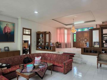 dijual rumah tengah kota