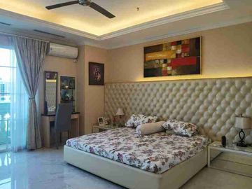 UNIR 4BR DI BELLEZZA PERMATA HIJAU INI DIJUAL DENGAN FASILITAS PREMIUM SEMI FURNISHED LOKASI SUPER STRATEGIS