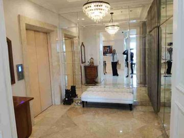 UNIR 4BR DI BELLEZZA PERMATA HIJAU INI DIJUAL DENGAN FASILITAS PREMIUM SEMI FURNISHED LOKASI SUPER STRATEGIS