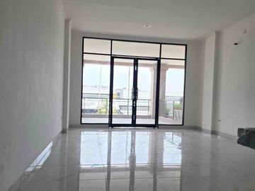 Di sewa Ruko tematik 3 lantai ukuran ada rooftop cocok untuk cafe dan usaha lainnya hadap utara lokasi strategis dan ramai sebrang kampung seafood di sedayu city kelapa gading jakarta utara