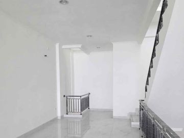Di sewa Ruko tematik 3 lantai ukuran ada rooftop cocok untuk cafe dan usaha lainnya hadap utara lokasi strategis dan ramai sebrang kampung seafood di sedayu city kelapa gading jakarta utara