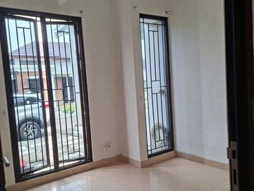 Sewa Murah Rumah Tinggal Botanica Valley • LT 78 / LB 48 • 1 Lantai • Kosongan • Siap Huni