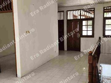 Rumah 2 lantai cocok dijadikan Rumah Tinggal Atw Kost2 San Di Bendungan Hilir, Jakarta Pusat.
