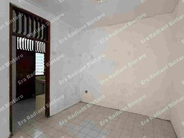 Rumah 2 lantai cocok dijadikan Rumah Tinggal Atw Kost2 San Di Bendungan Hilir, Jakarta Pusat.