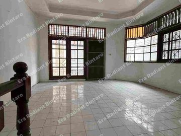 Rumah 2 lantai cocok dijadikan Rumah Tinggal Atw Kost2 San Di Bendungan Hilir, Jakarta Pusat.