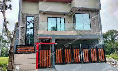 Powered by Solar Panel and Big WaterTank / 3 + 1 BRs and 3 T&B with Swimming Pool and Modern Kitchen Sink (powered by Water Filter Device)