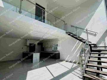 Casa en renta en Delicias Cuernavaca. En privada en la zona dorada, rondines de vigilancia! Cerca de colegios, centros comerciales, bancos, hospitales