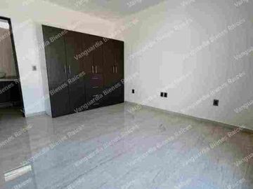Casa en renta en Delicias Cuernavaca. En privada en la zona dorada, rondines de vigilancia! Cerca de colegios, centros comerciales, bancos, hospitales