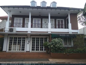 Rumah 2 Lt Dengan Private Pool di Pisangan Raya Cireundeu Ciputat Timur