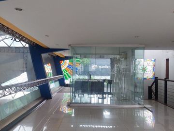 Jual Gedung Showroom 3 lantai Lokasi strategis  Di pusat kota bandung