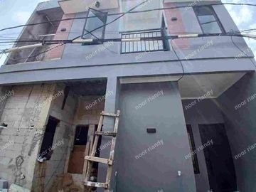 DI JUAL 4 UNIT MINI HOUSE 2 LANTAI AKSES MOTOR DI KAMPUNG GEDONG PASAR REBO JAKTIM