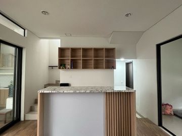 Rumah Cantik Semi Furnished siap huni di Summarecon Bandung Cluster Flora