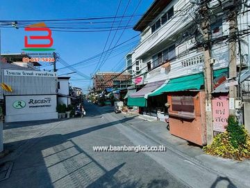 บ้านพร้อมห้องเช่า ซอยงามวงศ์วาน 9 แยก 2 (ซ.แว่นตา) เนื้อที่ 56 ตรว. ถนนงามวงศ์วาน ตำบลบางเขน อำเภอเมืองนนทบุรี จังหวัดนนทบุรี