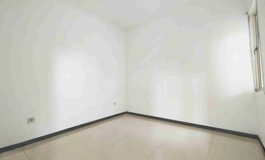 Rumah Posisi Hook dan Taman di Rancamaya Golf Estate Bogor