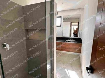 SE VENDE CASA EN RESIDENCIAL RÍO BY CUMBRES CANCÚN, EXCELENTE DISTRIBUCIÓN Y DISEÑO. 3 RECÁMARAS + FAMILY ROOM, ALBERCA,AMENIDADES, SEGURIDAD 24 HORAS.