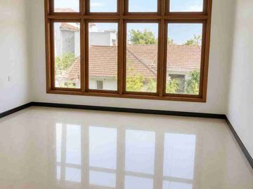 Rumah 2 Lantai Dalam Komplek Kali Bata Jakarta Selatan