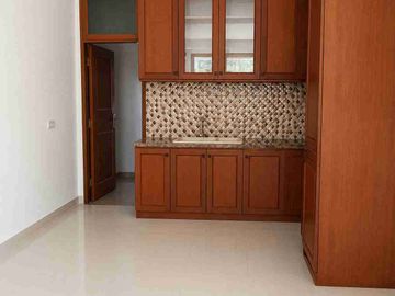 Rumah 2 Lantai Dalam Komplek Kali Bata Jakarta Selatan