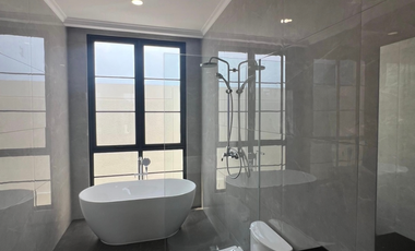 Bellefont East Rumah Mewah Konsep Paris Eropa Classic 3 Lantai