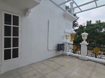 Jual Rumah Cluster Bellano Siap Huni Full Furnish dan View Danau di Gading Serpong