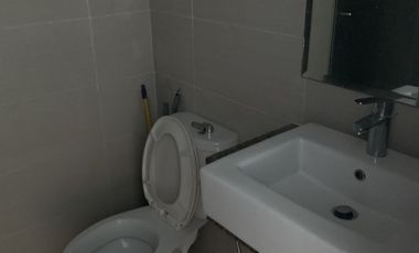 1 Bedroom 1BR Condo For Sale In One Uptown Residence, BGC, Taguig City