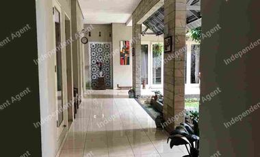 Rumah 1 lantai dengan Halaman dan Carport Luas di Jatikramat Kota Bekasi