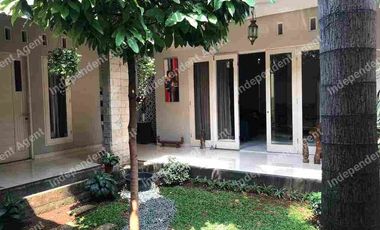 Rumah 1 lantai dengan Halaman dan Carport Luas di Jatikramat Kota Bekasi
