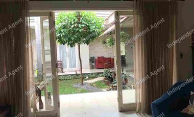 Rumah 1 lantai dengan Halaman dan Carport Luas di Jatikramat Kota Bekasi