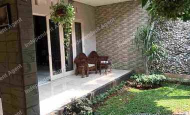 Rumah 1 lantai dengan Halaman dan Carport Luas di Jatikramat Kota Bekasi
