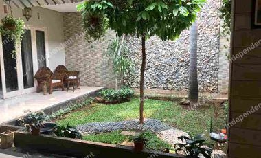 Rumah 1 lantai dengan Halaman dan Carport Luas di Jatikramat Kota Bekasi
