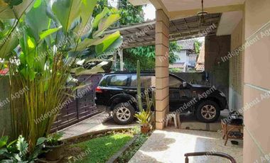 Rumah 1 lantai dengan Halaman dan Carport Luas di Jatikramat Kota Bekasi