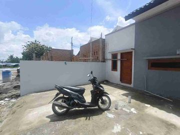 rumah luas nyaman dekat kampus UIN Surakarta