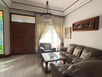 turun harga rumah mewah model klasik siap huni di sukaluyu