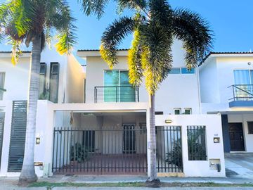 Casa en venta en Fluvial Vallarta, Puerto Vallarta, ubicación estratégica y alta plusvalía