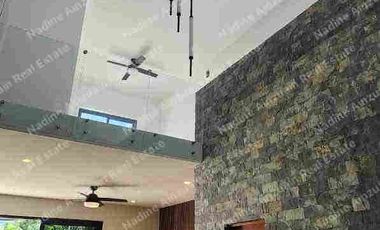 RESIDENCIA EN RENTA UBICADA EN LAGOS DEL SOL CANCÚN, QUINTANA ROO. 4 RECÁMARAS, ALBERCA, AMPLIÓ JARDÍN, AMENIDADES.