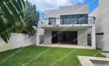 RESIDENCIA EN RENTA UBICADA EN LAGOS DEL SOL CANCÚN, QUINTANA ROO. 4 RECÁMARAS, ALBERCA, AMPLIÓ JARDÍN, AMENIDADES.