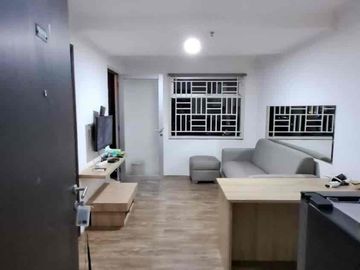 disewakan unit baru renov siap huni 2br tipe besar full furnis view kota hadap timur grand asia afrika