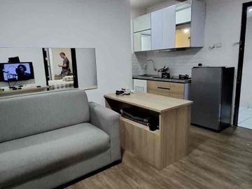 disewakan unit baru renov siap huni 2br tipe besar full furnis view kota hadap timur grand asia afrika