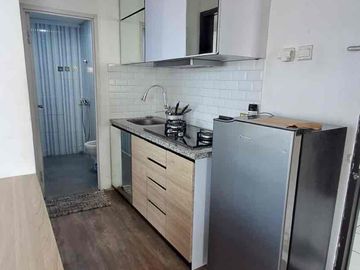 disewakan unit baru renov siap huni 2br tipe besar full furnis view kota hadap timur grand asia afrika