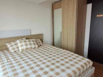 disewakan unit baru renov siap huni 2br tipe besar full furnis view kota hadap timur grand asia afrika