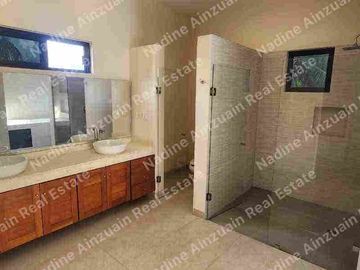 SE RENTA RESIDENCIA DISEÑÓ MODERNISTA  EN RESIDENCIAL LAGOS DEL SOL CANCÚN, QUINTANA ROO. 4 RECÁMARAS, ALBERCA, JARDÍN, AMENIDADES, SEGURIDAD 24 HORAS.