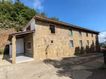 PREDIO CON HOTEL, UNA CABAÑA Y UNA GALERA EN TLANCHINOL, HIDALGO. REMATE ADJUDICADO