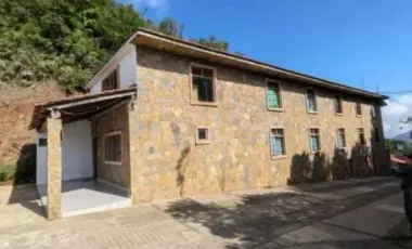 PREDIO CON HOTEL, UNA CABAÑA Y UNA GALERA EN TLANCHINOL, HIDALGO. REMATE ADJUDICADO