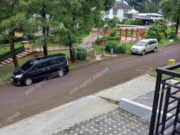 rumah renoved depan taman,kota wisata