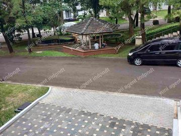 rumah renoved depan taman,kota wisata