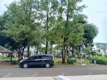 rumah renoved depan taman,kota wisata
