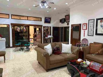 Dijual rumah semi furnish di Dharmahusada Utara