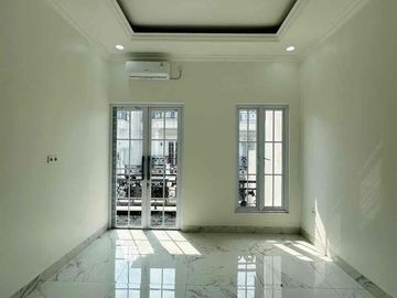 Rumah siap huni mewah town house di Jagakarsa